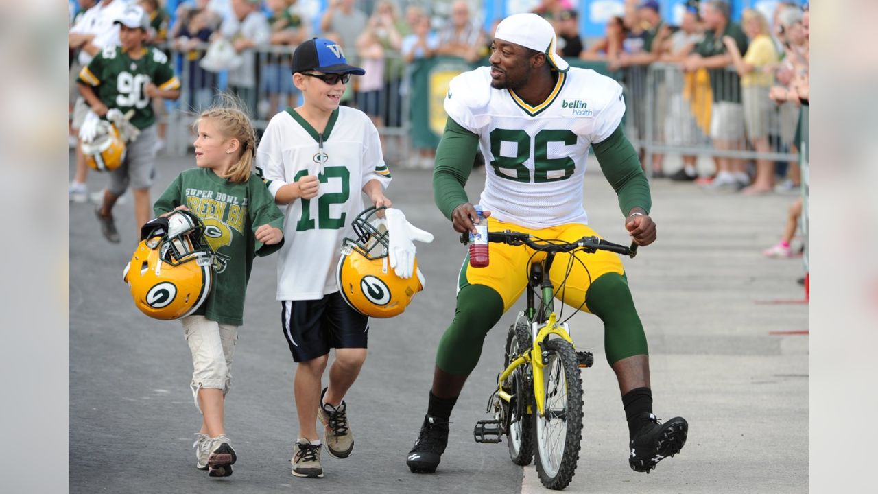 Packers hop on kids' bikes for sweet annual DreamDrive as Green