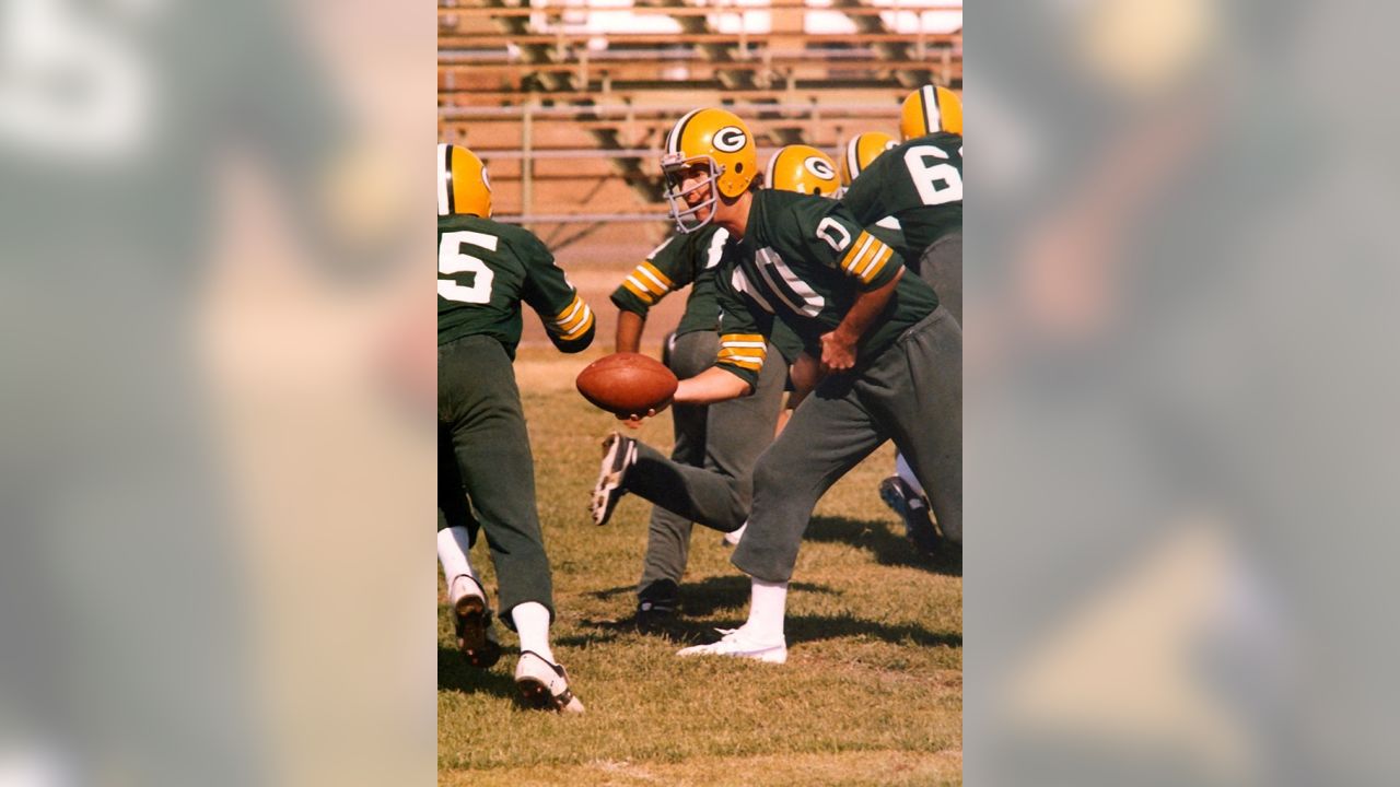 Green Bay Packers, quarterback Lynn Dickey is shown 1982. (AP Photo Stock  Photo - Alamy