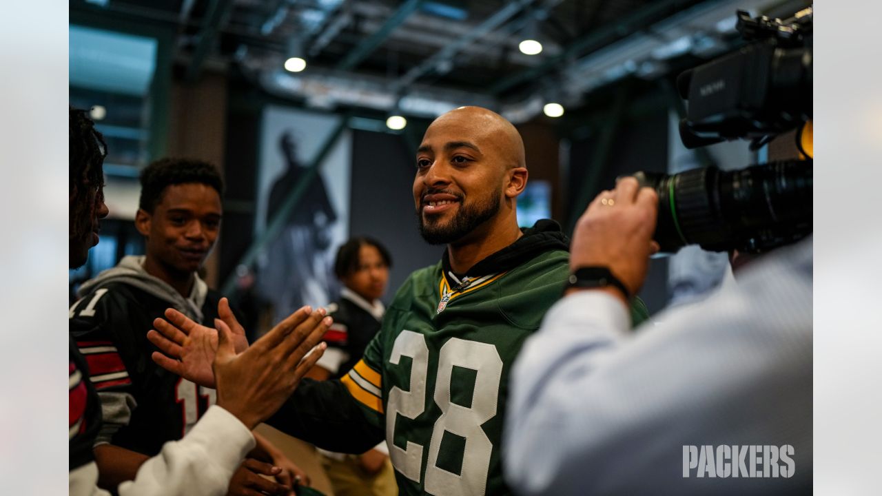 Packers, American Family Insurance donate new Xenith helmets to 10 high  school football teams In Wisconsin