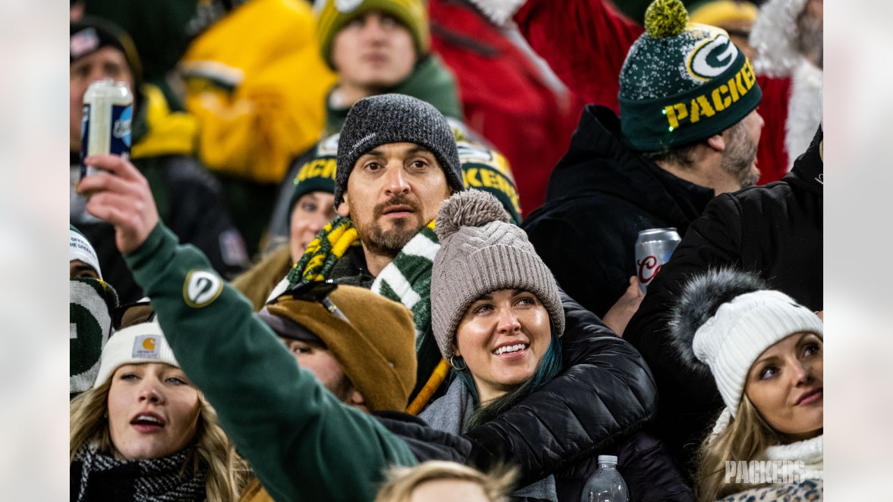 Packer fans celebrate at Lambeau on Christmas Eve