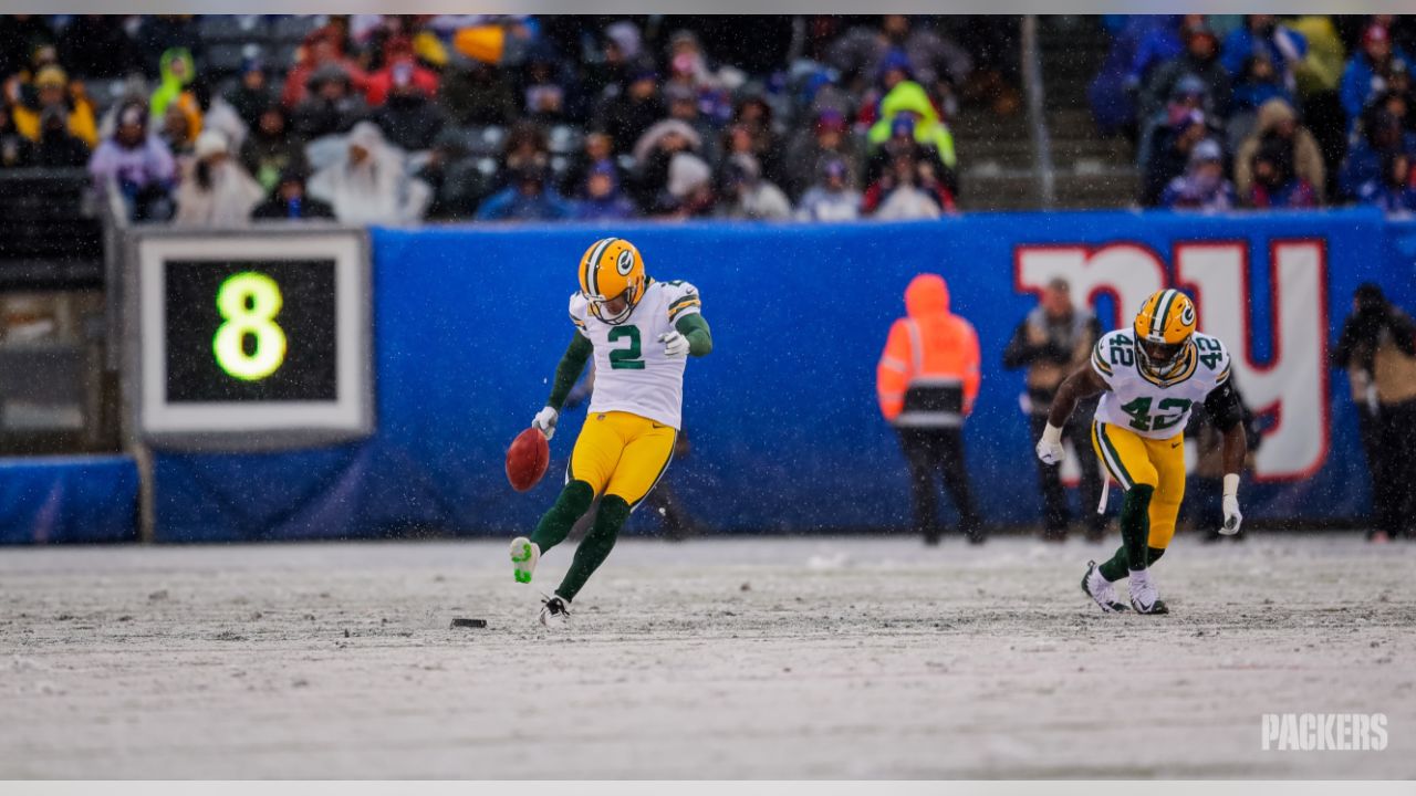 Photos: Packers and Giants face off in the snow