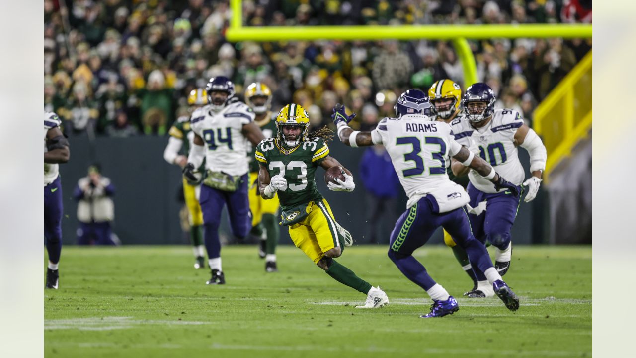 LOOK: Best photos from Week 10 matchup between Seahawks and Packers