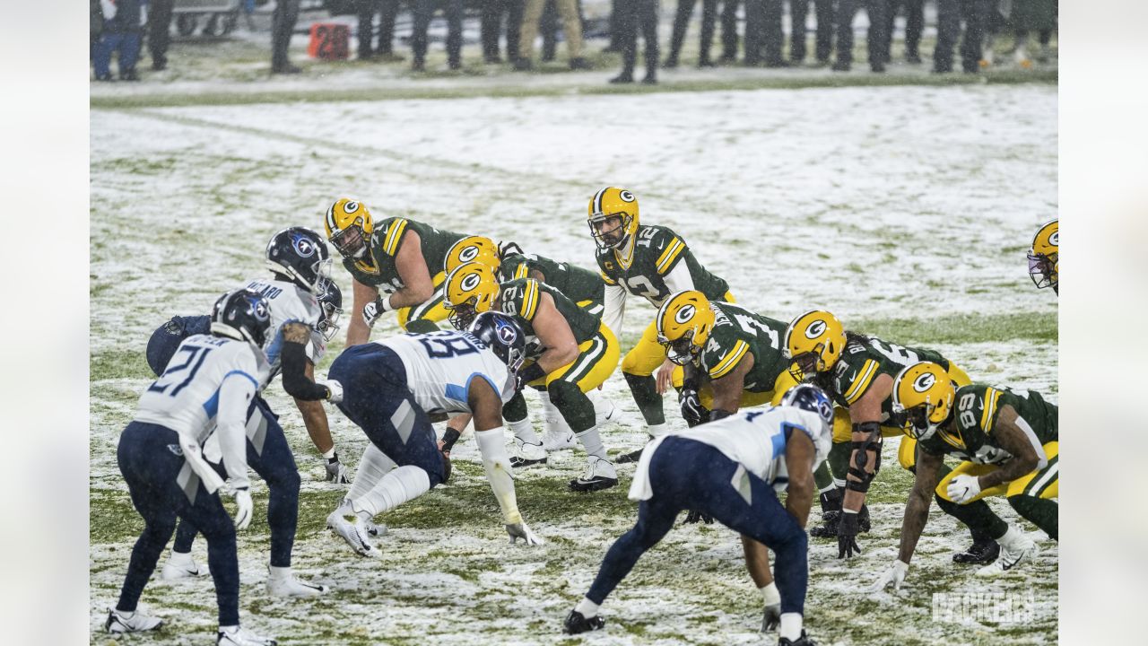 LIVE BLOG: Packers defeat Titans 40-14 at snowy Lambeau Field