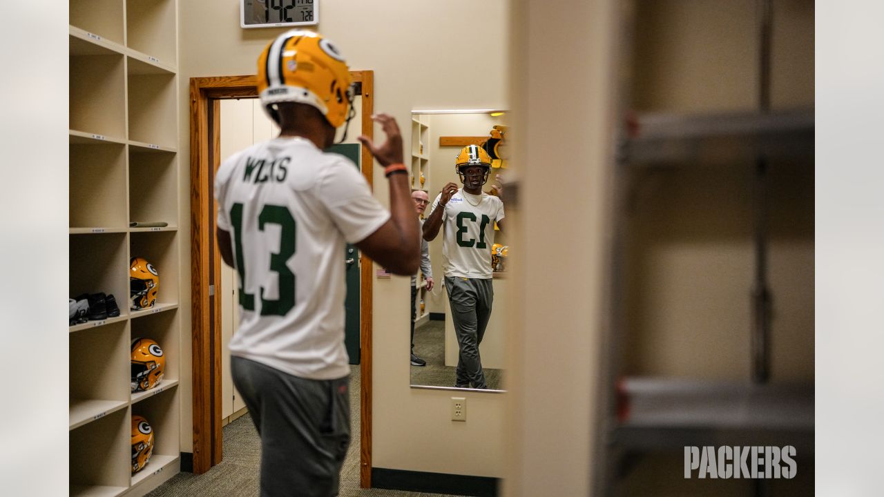 Packers rookies arrive at Lambeau Field, get outfitted by equipment staff