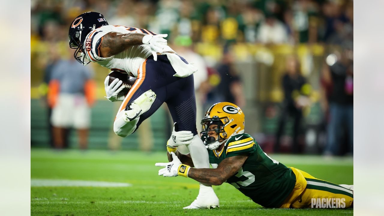 Chicago Bears vs. Green Bay Packers. Fans support on NFL Game. Silhouette  of supporters, big screen with two rivals in background Stock Photo - Alamy