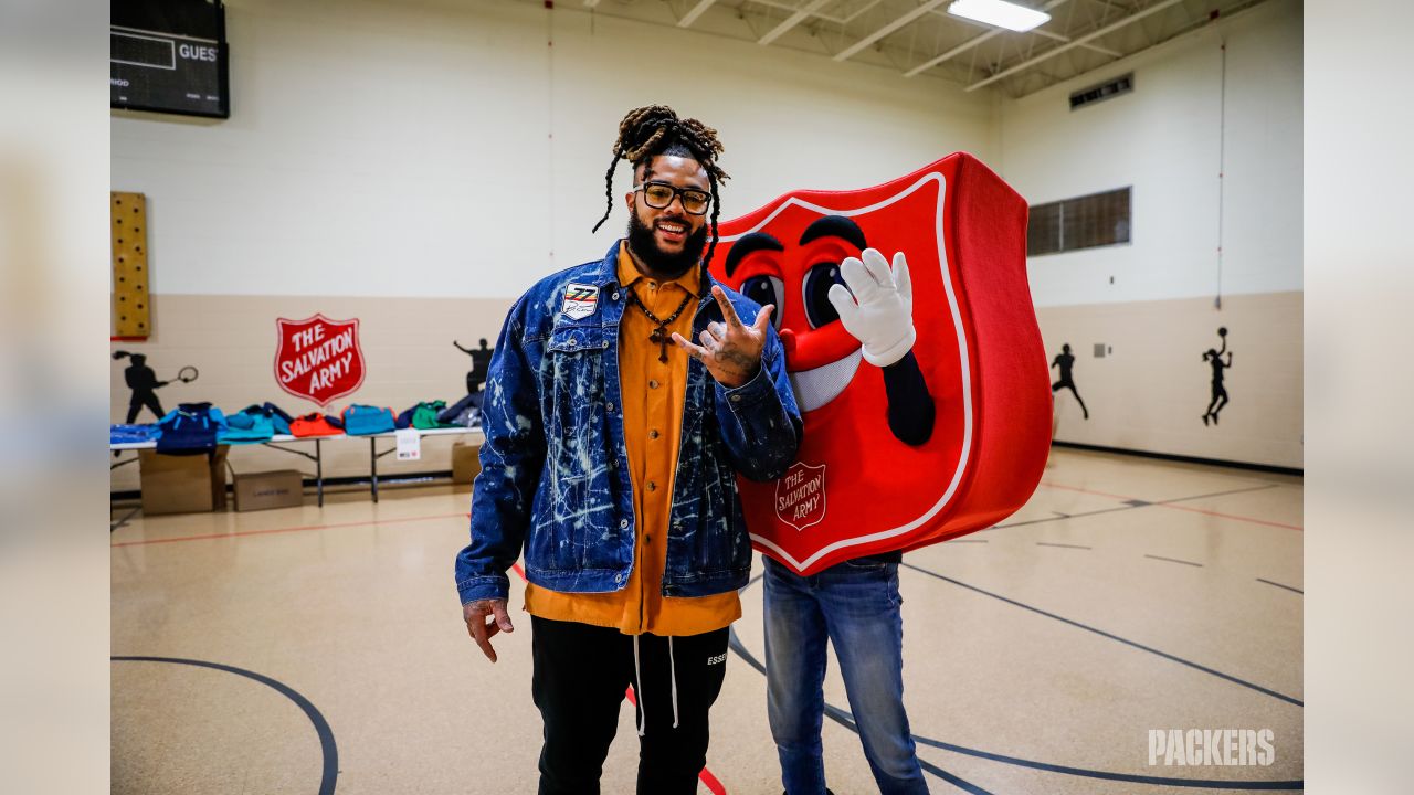 Billy Turner donates 700 coats to families in Green Bay and Minnesota