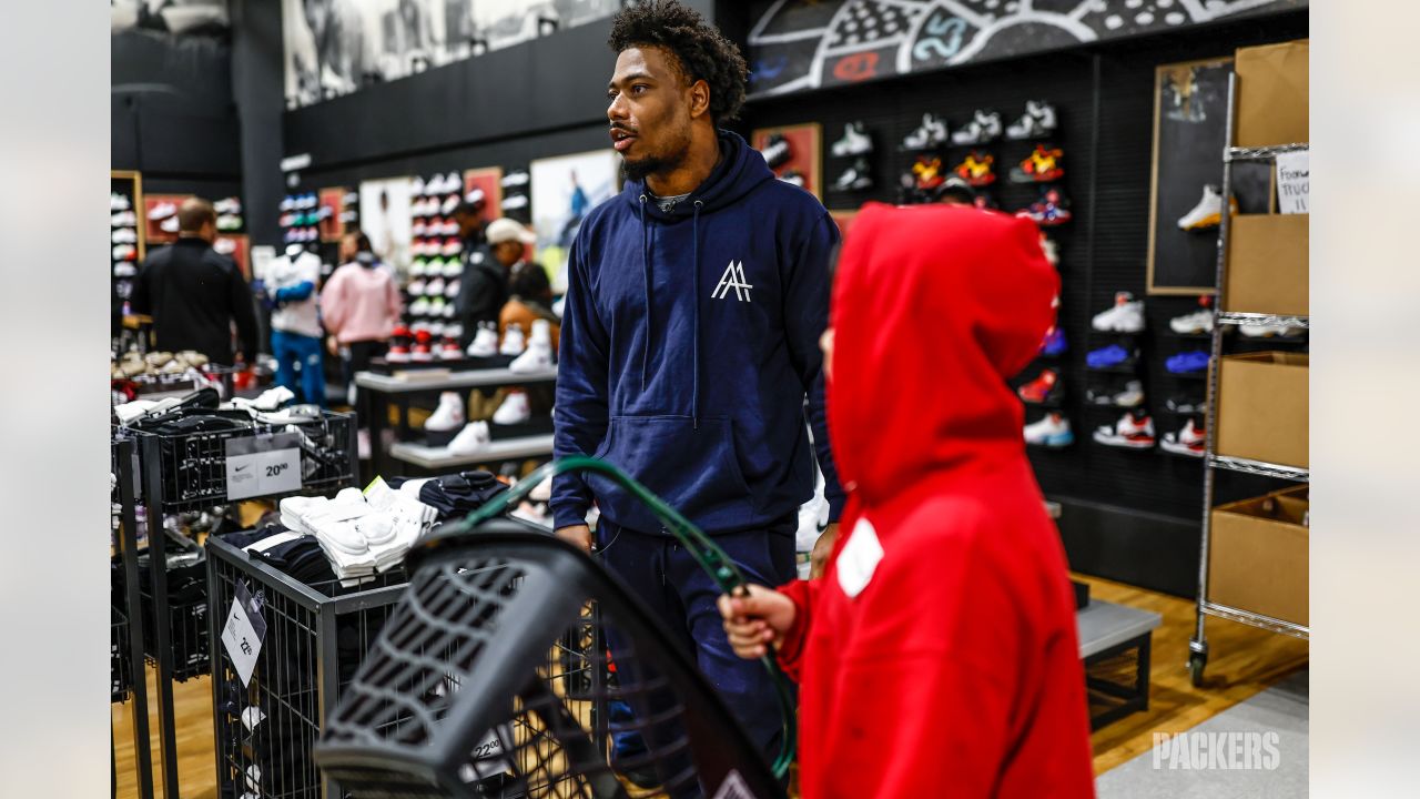 Photos: Tariq Carpenter and teammates host shopping spree for Boys and  Girls Club of Green Bay