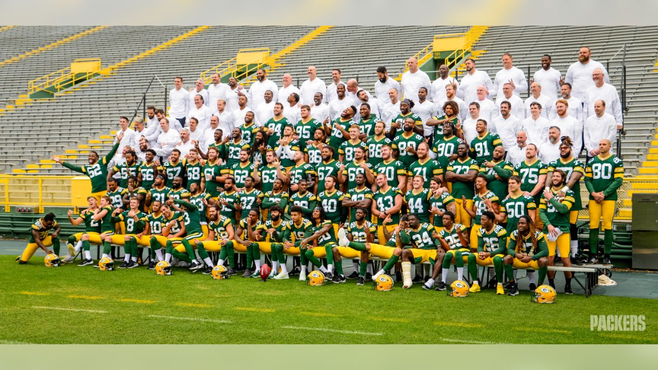 Green Bay Packers on X: Behind the scenes: #Packers take 2019 team photo  