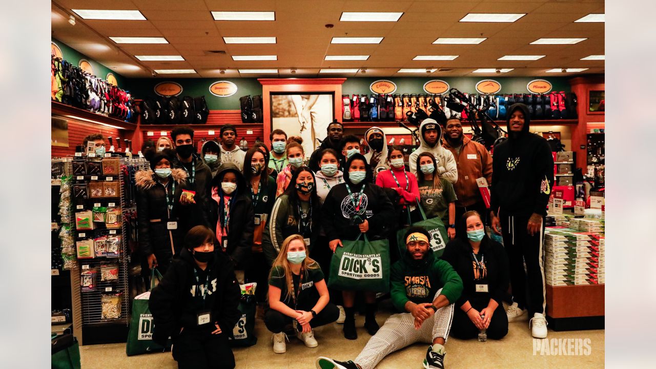 Packers players, Boys and Girls Club team up for holiday shopping