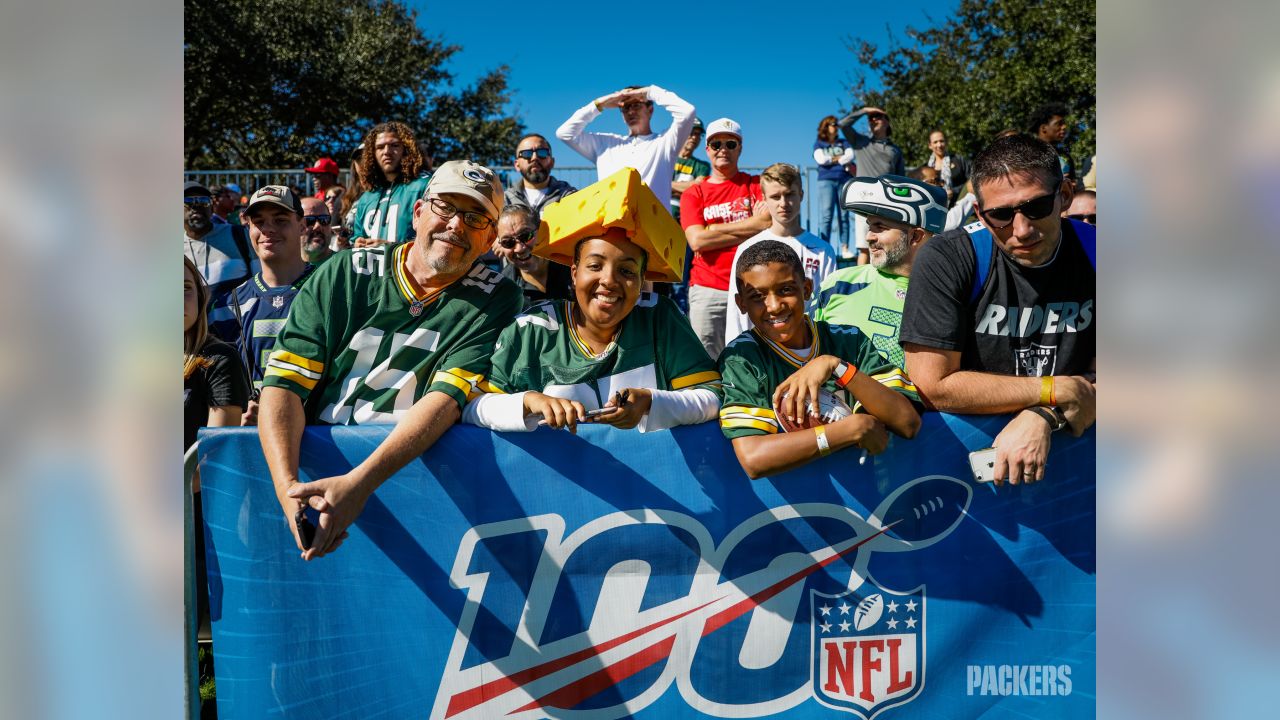 Za'Darius Smith, Davante Adams & Kenny Clark sign autographs at Pro Bowl  practice