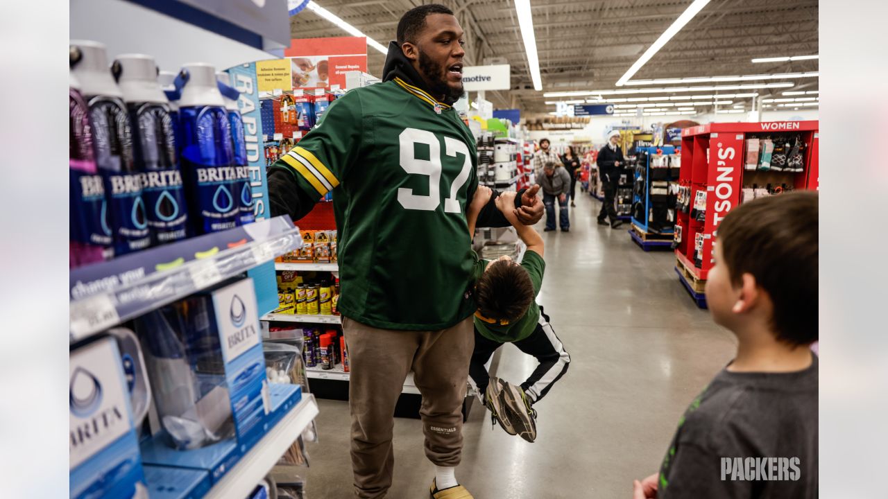 Photos: Packers players shop with kids from Pals Program at Meijer