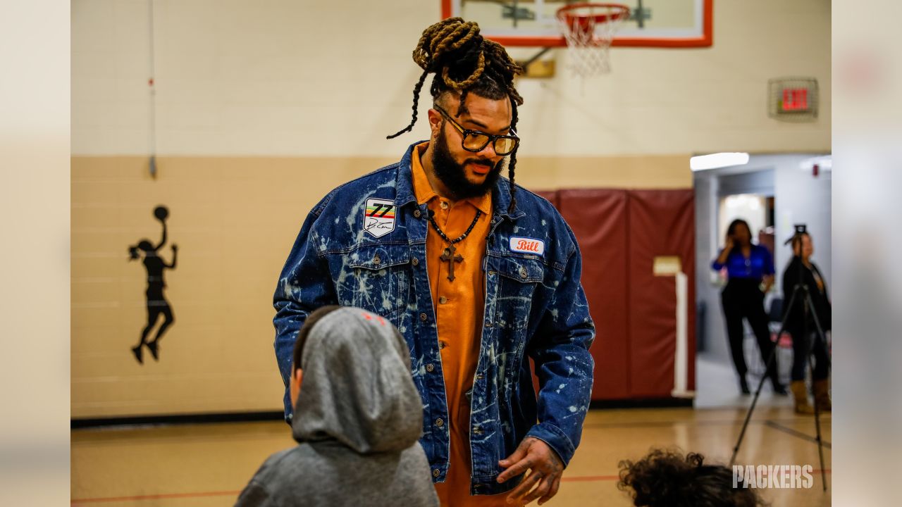 Billy Turner donates 700 coats to families in Green Bay and Minnesota