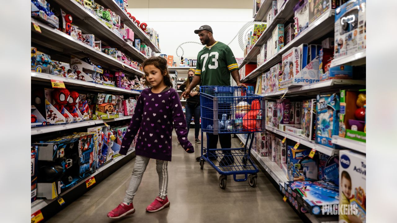 Photos: Packers players shop with kids from Pals Program at Meijer