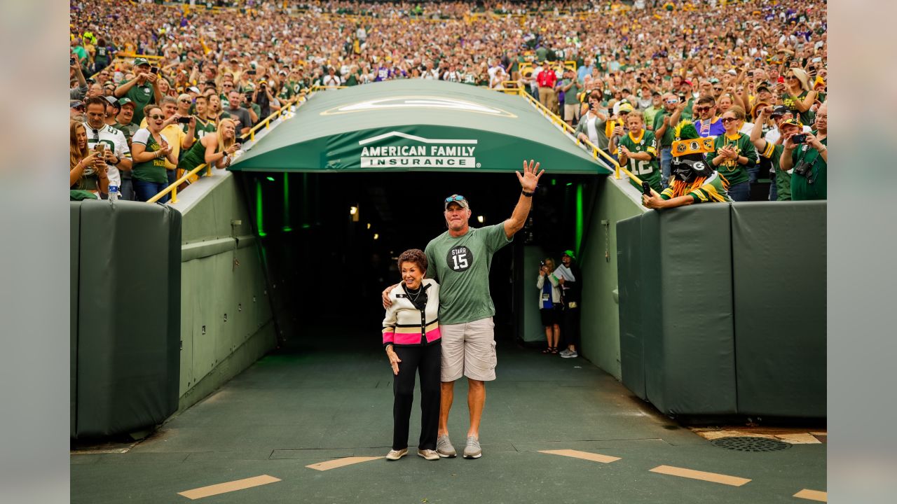 Lambeau Field Bart Starr Room – 4th Floor NE Corner – Wisconsin Waterfowl  Association