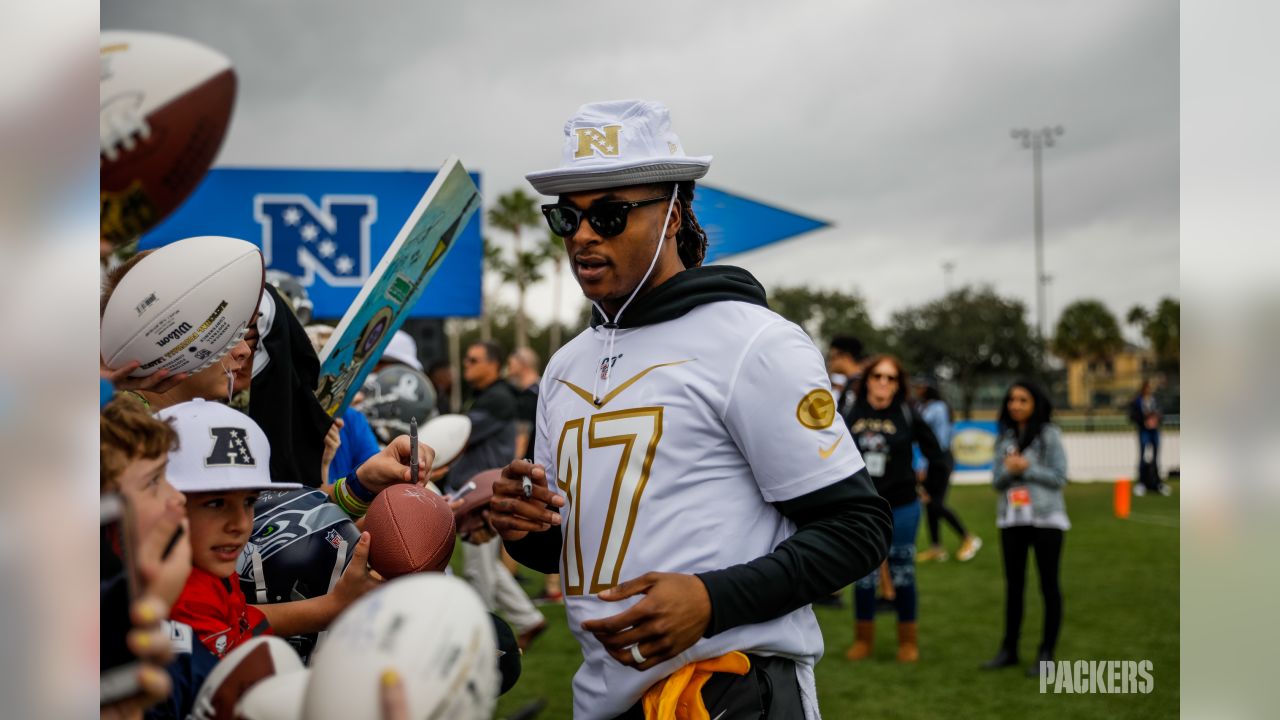 Za'Darius Smith, Davante Adams & Kenny Clark sign autographs at