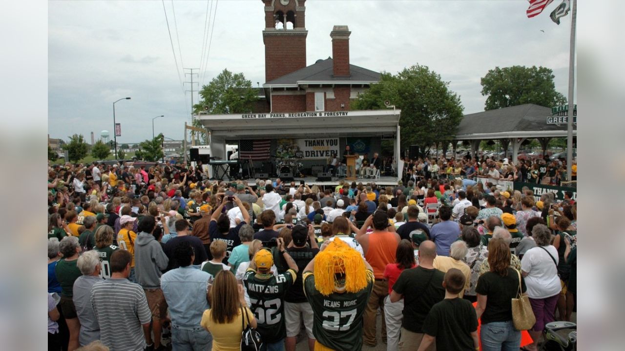 Green Bay Packers #80 Donald Driver Name and Number T-Shirt at the Packers  Pro Shop