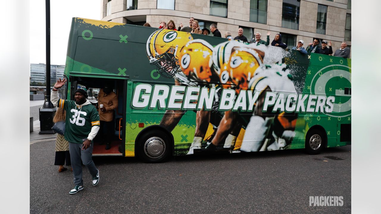 Photos: Packers alumni take bus tour around London