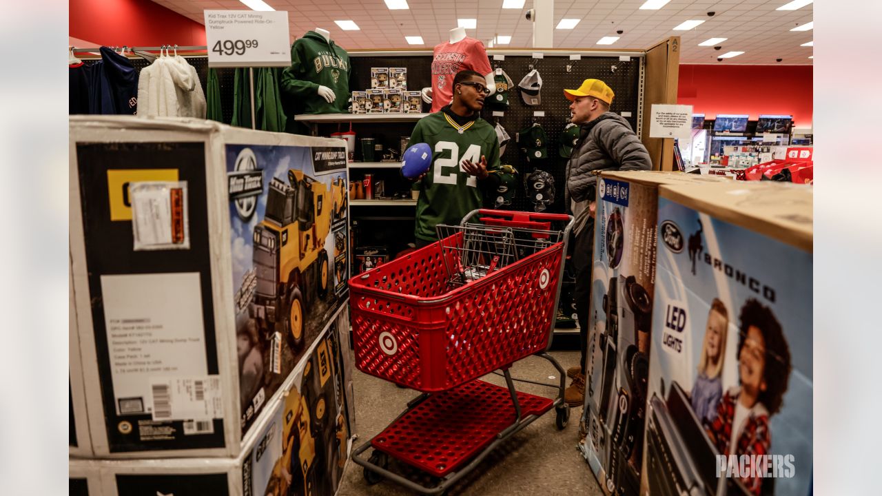 Photos: Tariq Carpenter and teammates host shopping spree for Boys