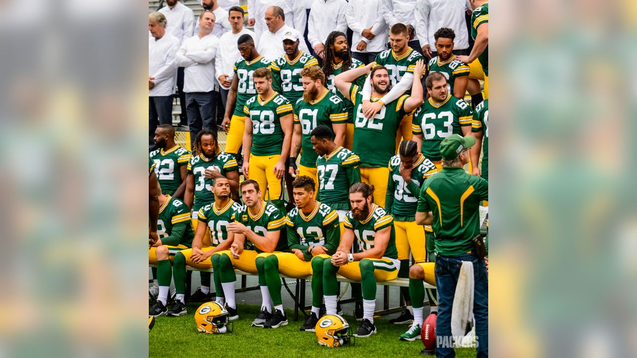 Green Bay Packers on X: Behind the scenes: #Packers take 2019 team photo  