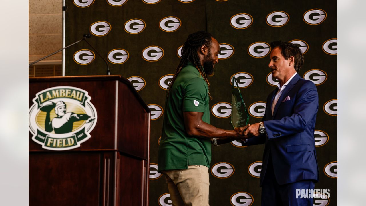 Aaron Rodgers breaks out Canadian tuxedo once again for Packers lunch