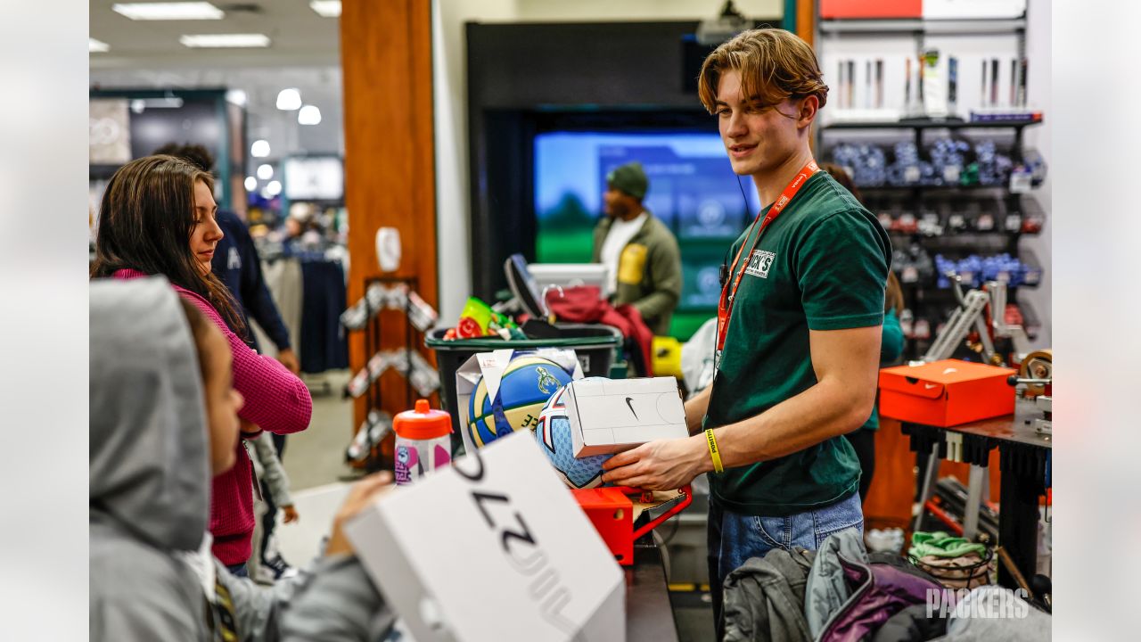 Packers Pro Shop - It's a pajama party with the Packers Pro Shop! Thank you  to our very own, Lisa and the amazing team at Local 5 Live for sporting a  few