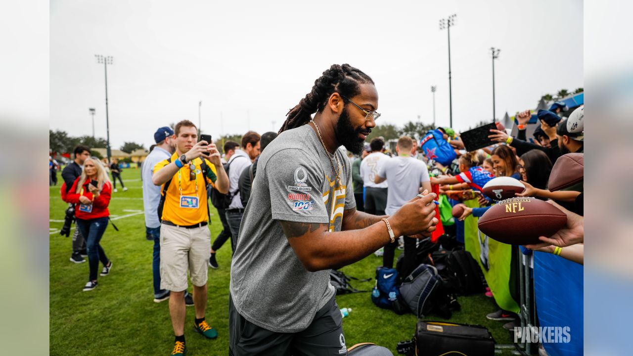 Za'Darius Smith, Davante Adams & Kenny Clark sign autographs at Pro Bowl  practice