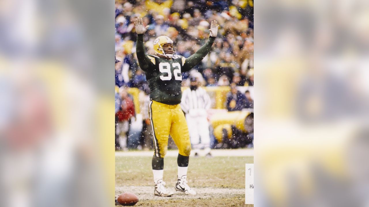 Free agent flashback: Reggie White signs with Packers