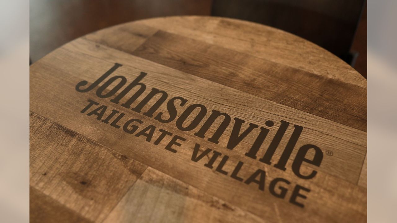 Packers host grand opening for Johnsonville Tailgate Village