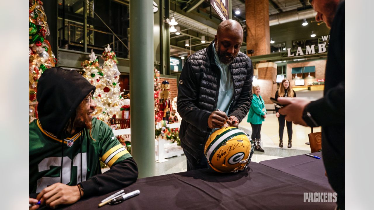 Photos: Eric Stokes, Jaire Alexander sign autographs for Salvation Army's  Red Kettle event