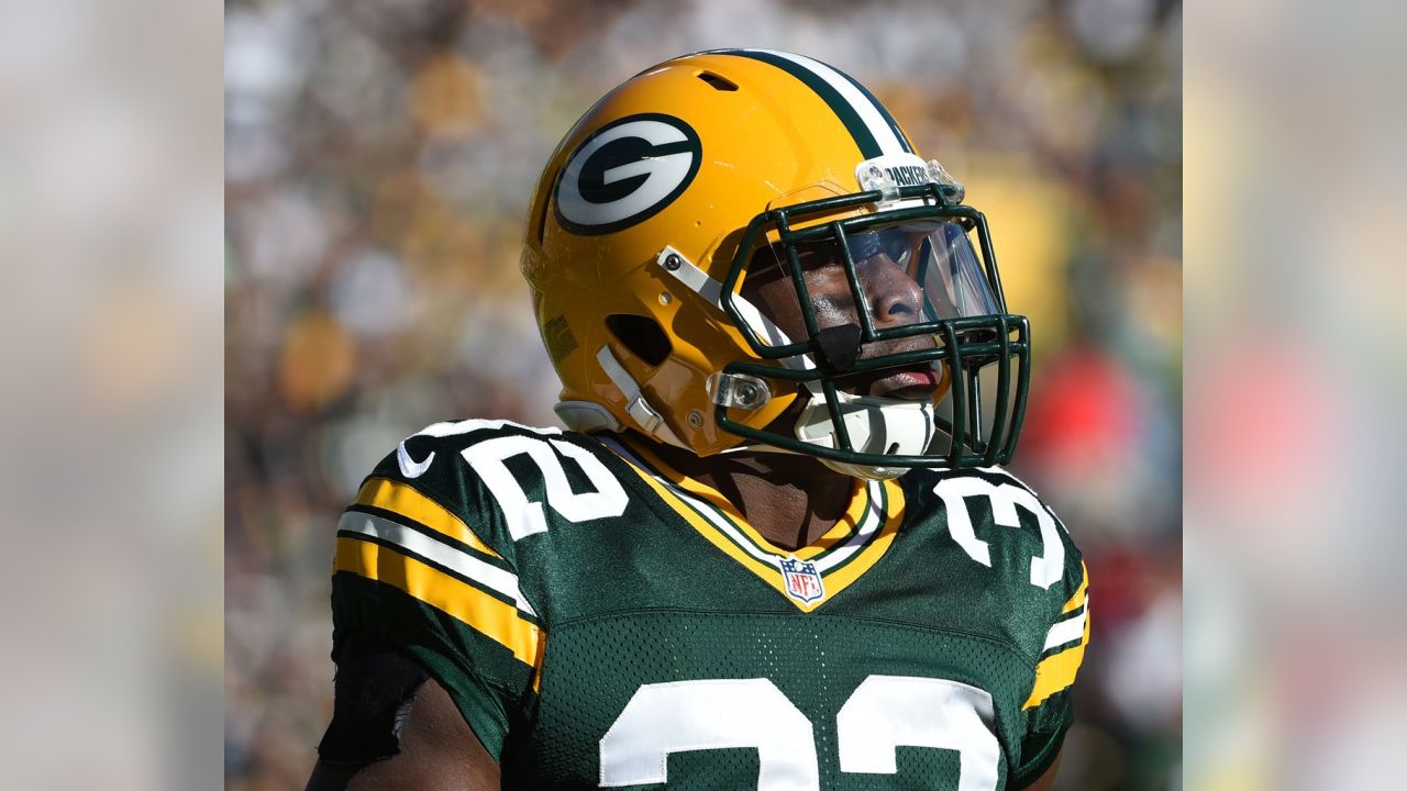 Julius Peppers Earns Respect of Packers Teammates, Elected Playoff Captain