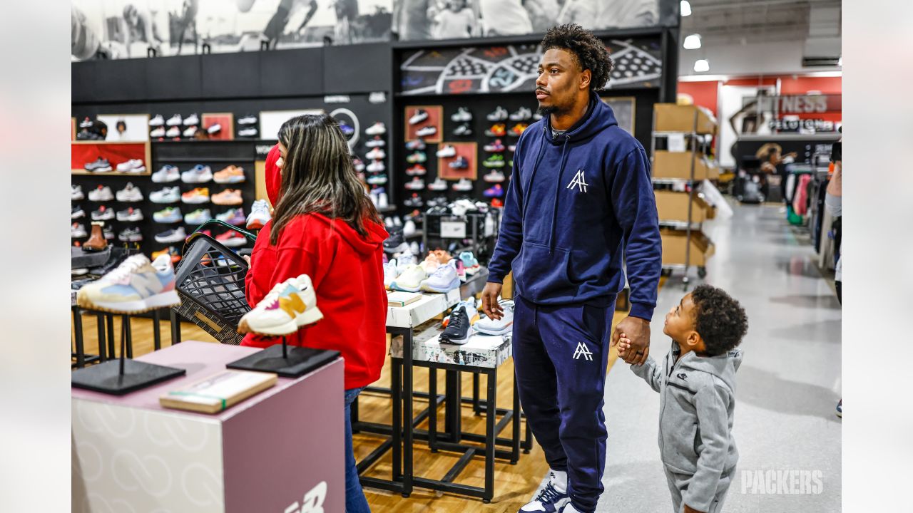 Photos: Tariq Carpenter and teammates host shopping spree for Boys