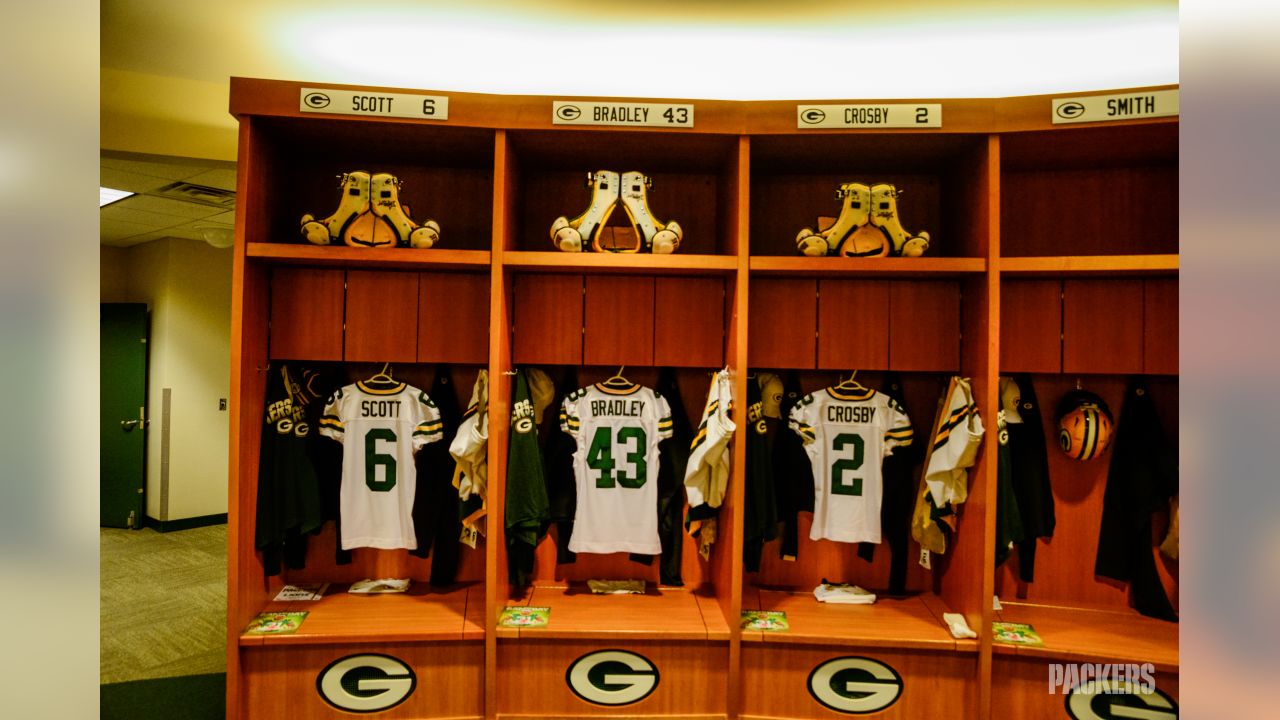 Lions will wear the all-white uniforms in Green Bay