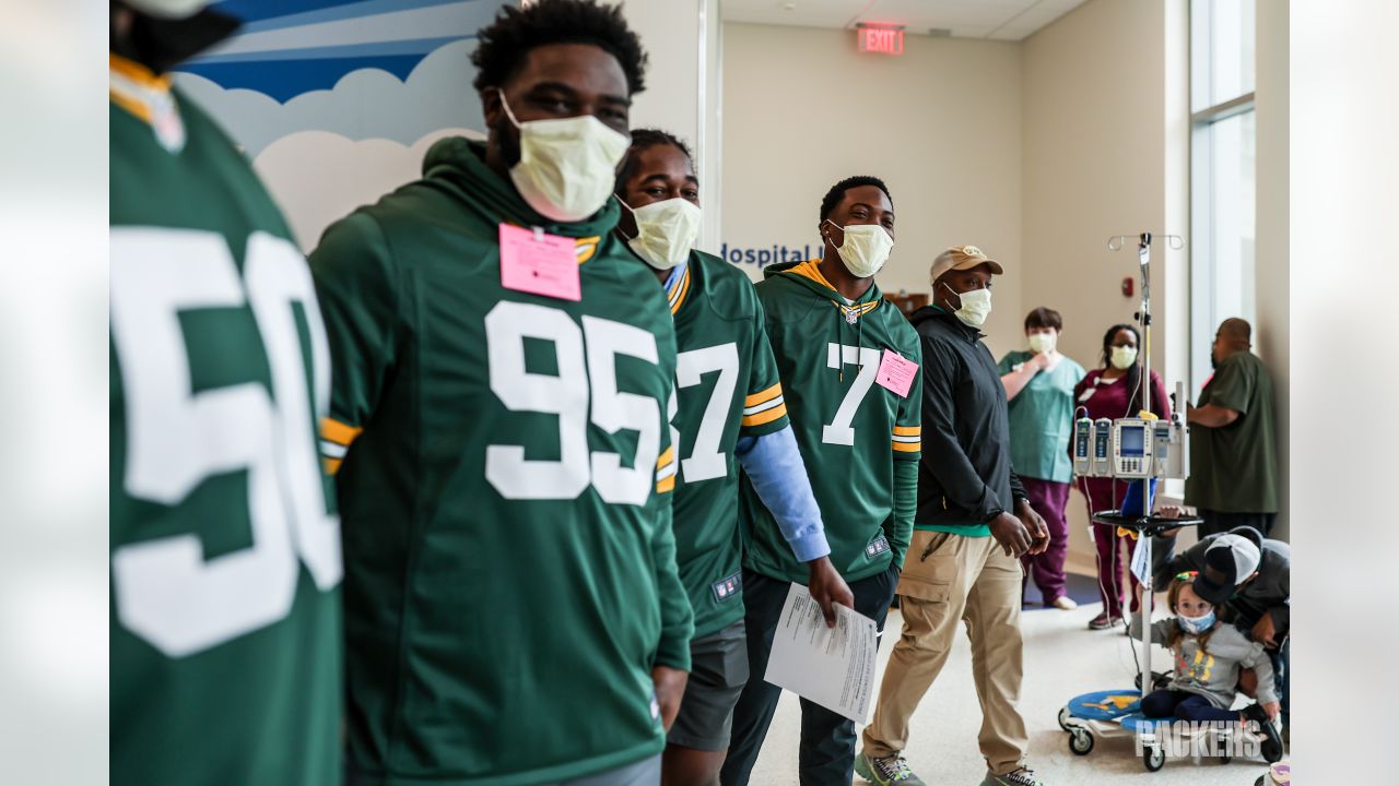 Packers players visited patients and families at Children's Wisconsin