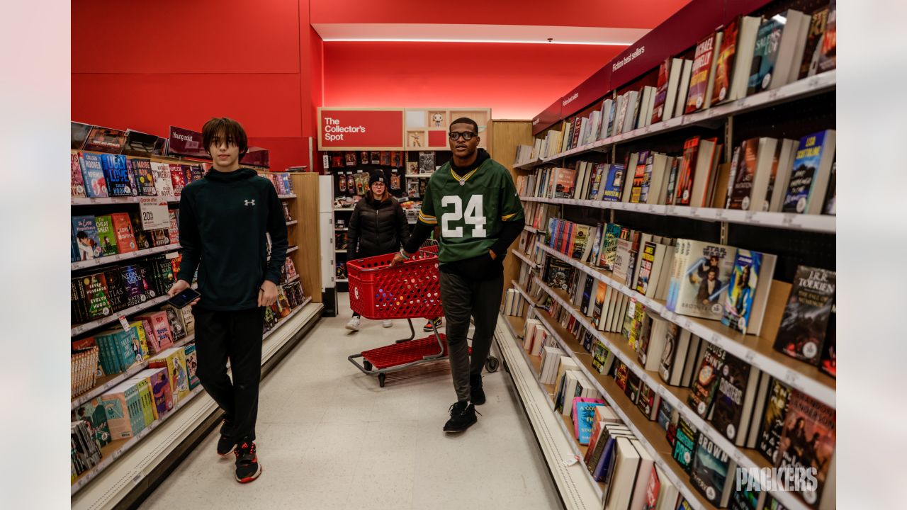 Photos: Tariq Carpenter and teammates host shopping spree for Boys