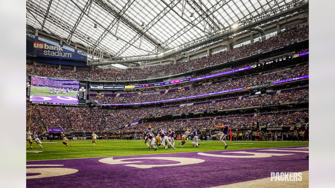 Empty U.S. Bank Stadium creates eerie atmosphere for Packers, Vikings