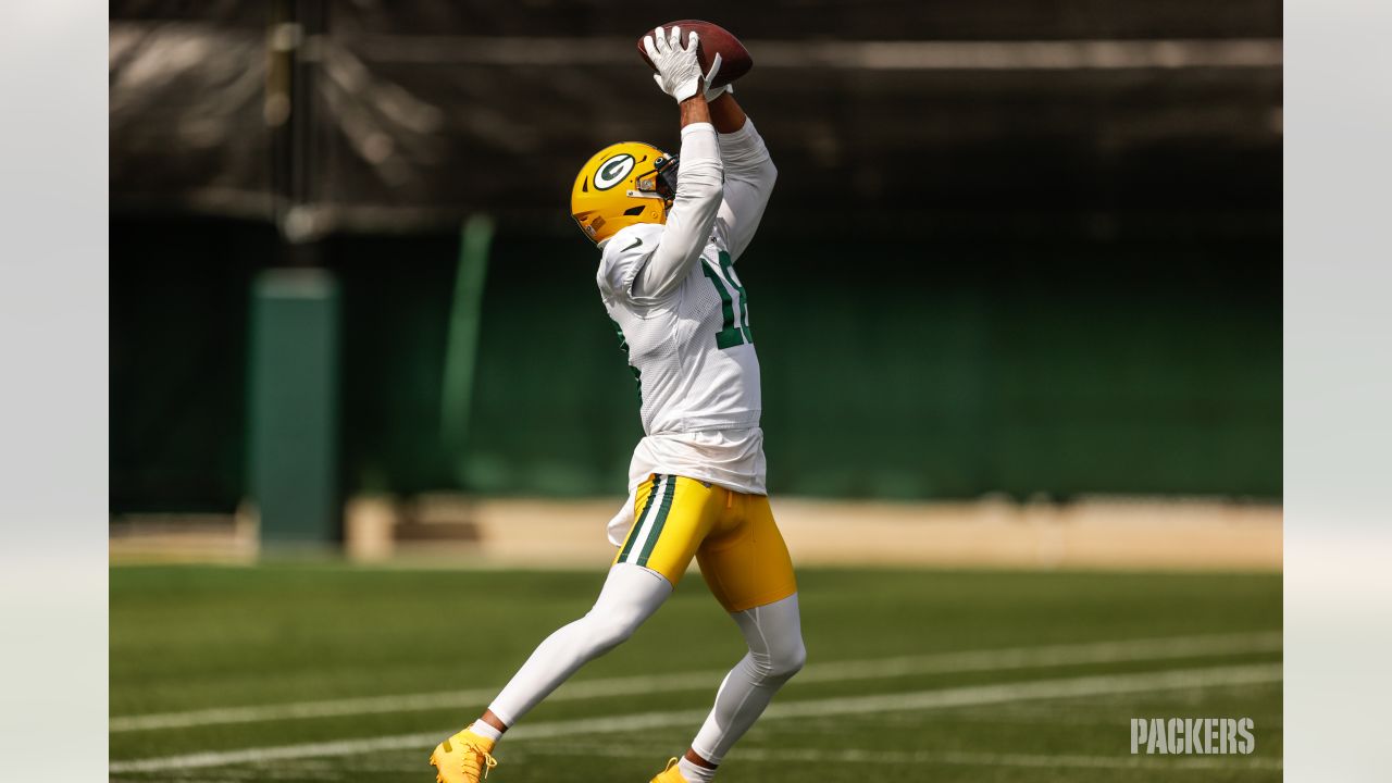 Green Bay Packers' Robert Tonyan runs a drill at the NFL football team's  practice field training camp Tuesday, May 31, 2022, in Green Bay, Wis. (AP  Photo/Morry Gash Stock Photo - Alamy