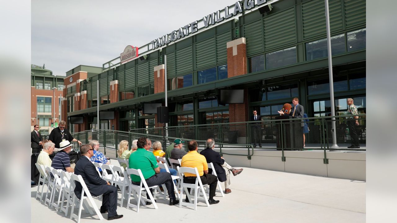 Packers host grand opening for Johnsonville Tailgate Village