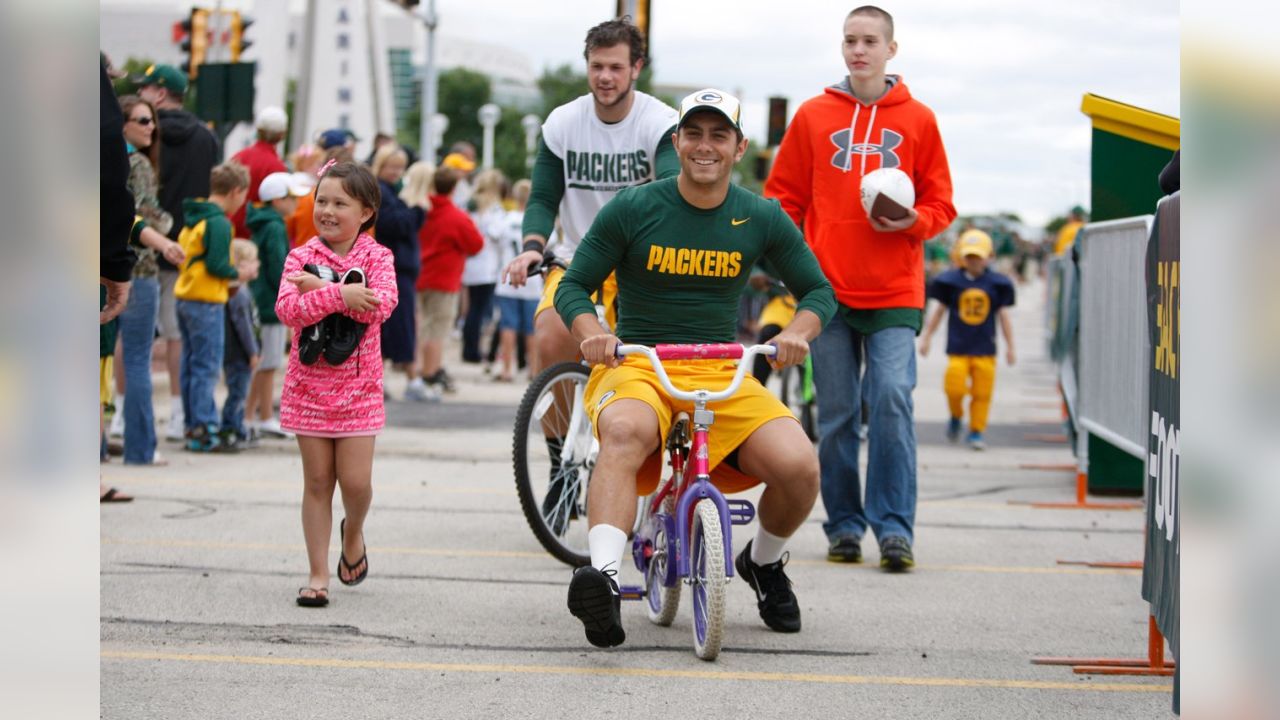 Packers hop on kids' bikes for sweet annual DreamDrive as Green