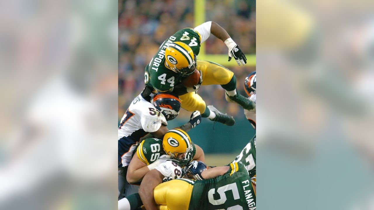 Najeh Davenport  Green bay packers fans, Green bay packers, Sports photos