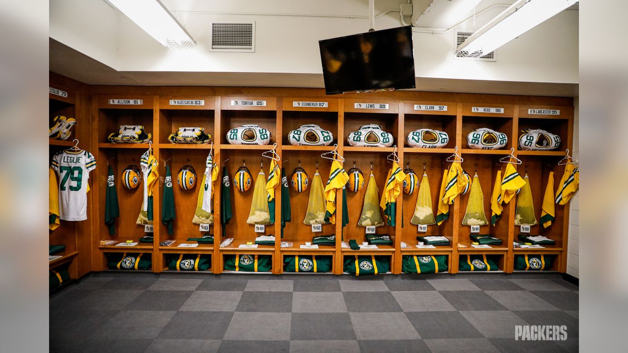 Inside the Packers' locker room in Detroit