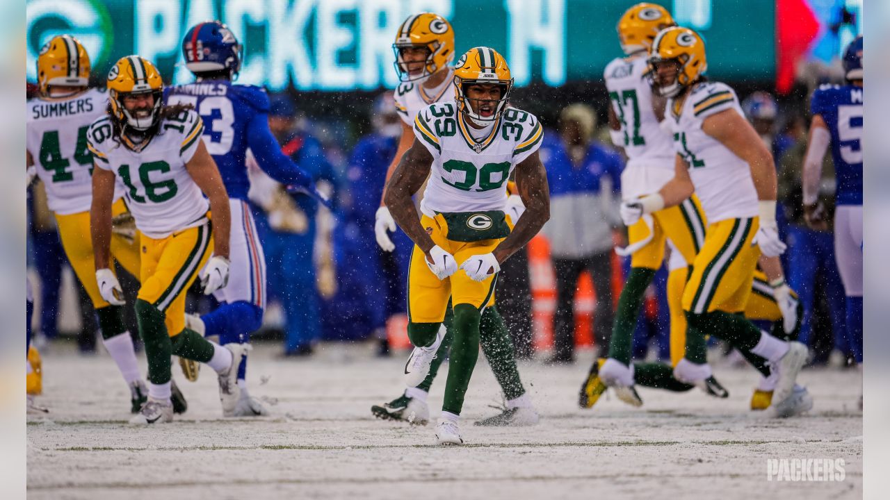 Photos: Packers and Giants face off in the snow