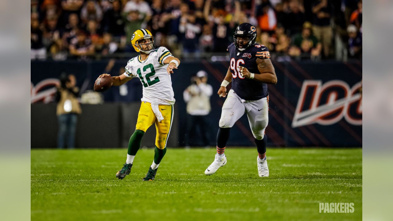 Marshawn Lynch pops into Packers locker room for jersey exchange with Aaron  Rodgers