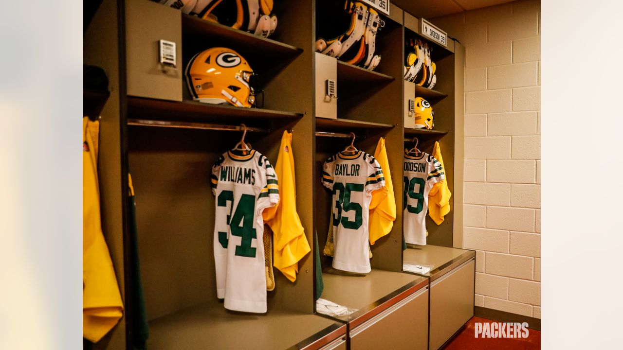 Play Dirty Santa/White Elephant with the Green Bay Packers locker room