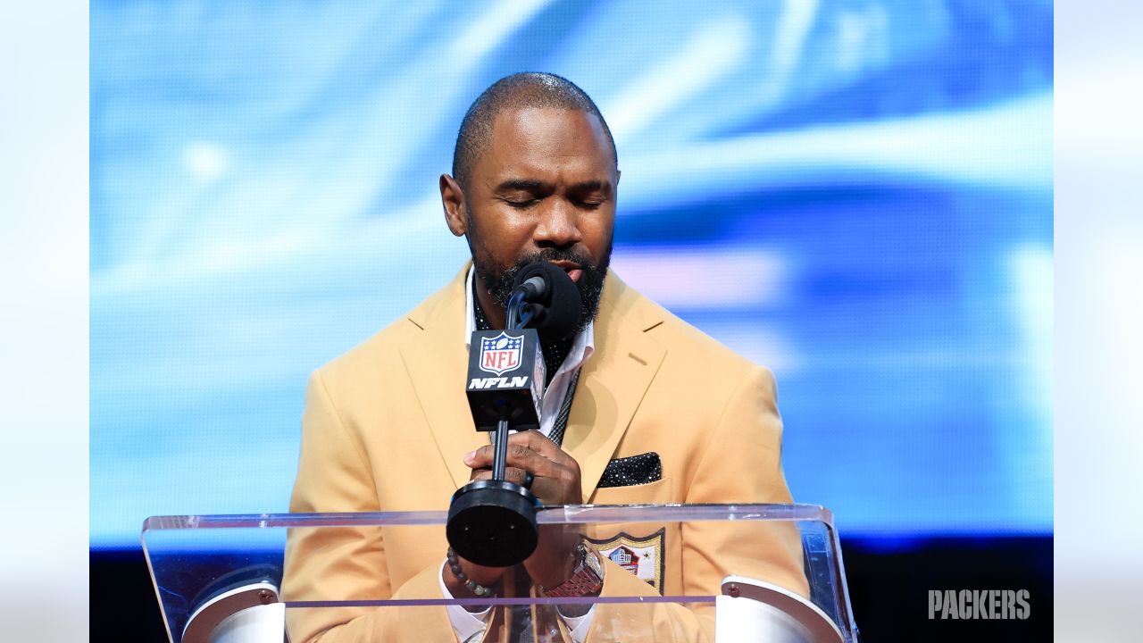 Packers great Charles Woodson focuses on family in Hall of Fame speech