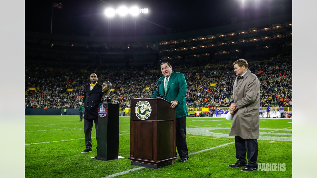 Charles Woodson honored during halftime of Packers game