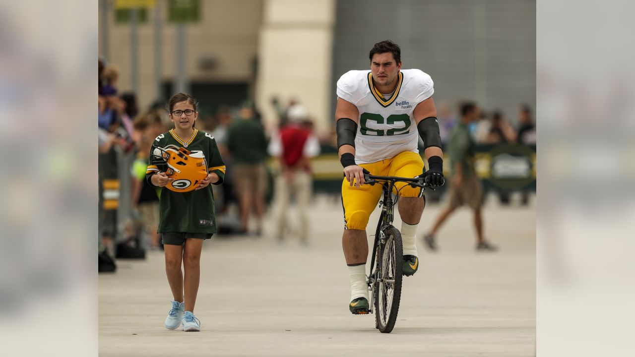 Mason Crosby, Packers teammates go ice fishing, do Hang time Challenge