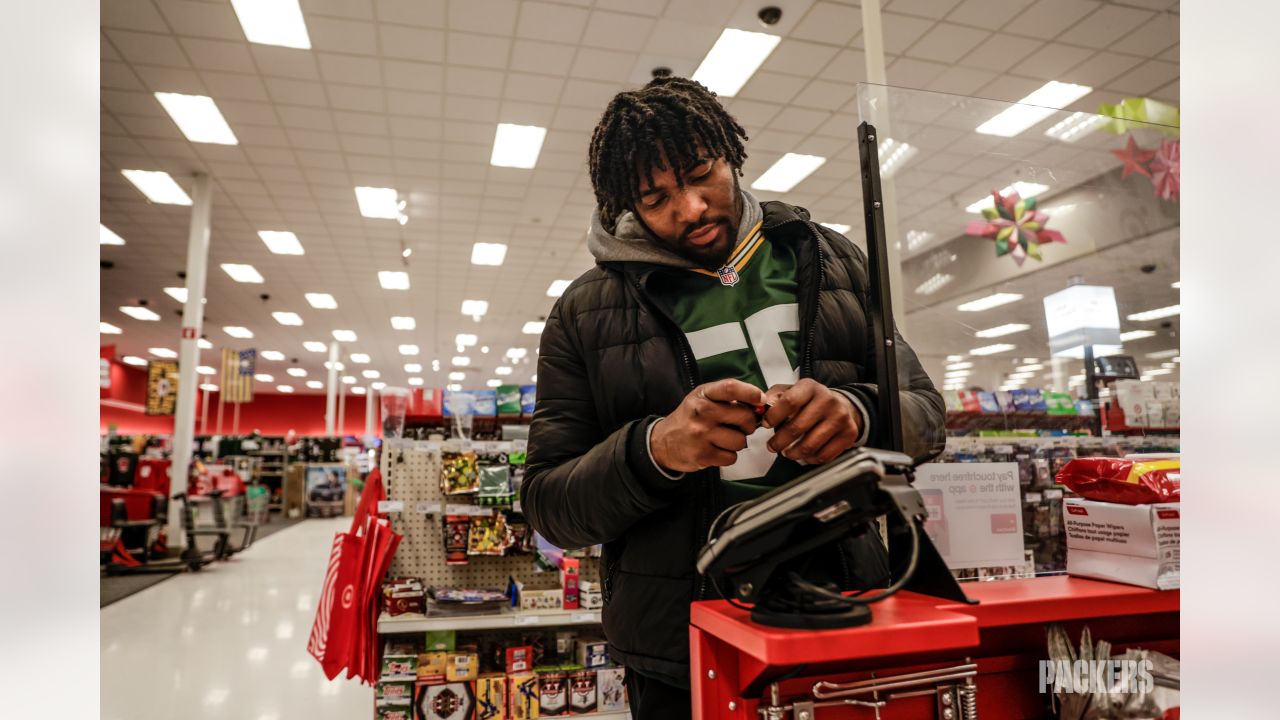 Photos: Tariq Carpenter and teammates host shopping spree for Boys