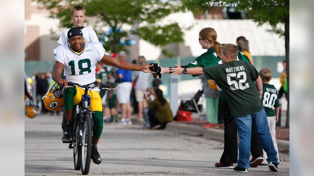 Packers hop on kids' bikes for sweet annual DreamDrive as Green