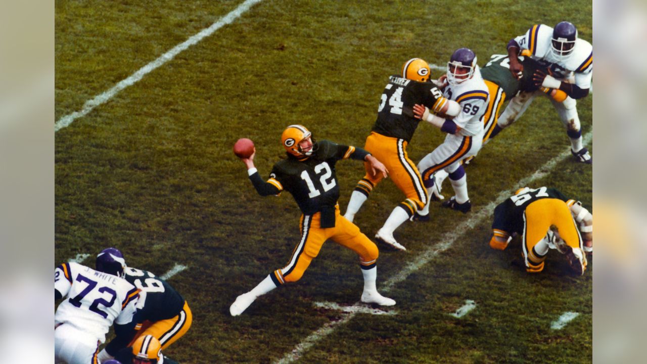 A picture-perfect passer, Lynn Dickey had all the skills