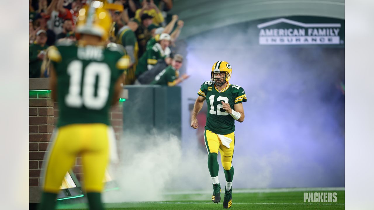 Packers fans brave the cold for Sunday Night Football at Lambeau